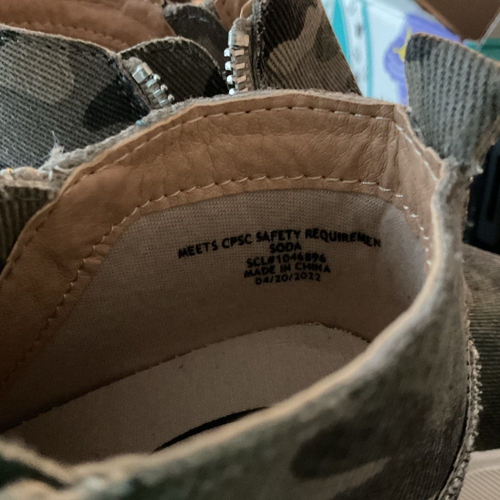 Soda shoes‎ - Picture 2 of 9